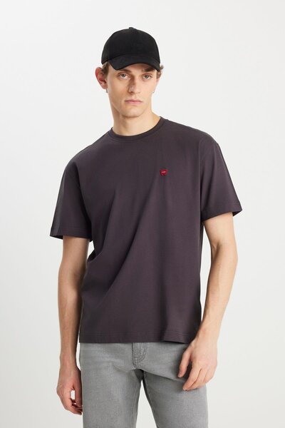 Relaxed Fit Small Logo Black Men's Short Sleeve T-Shirt