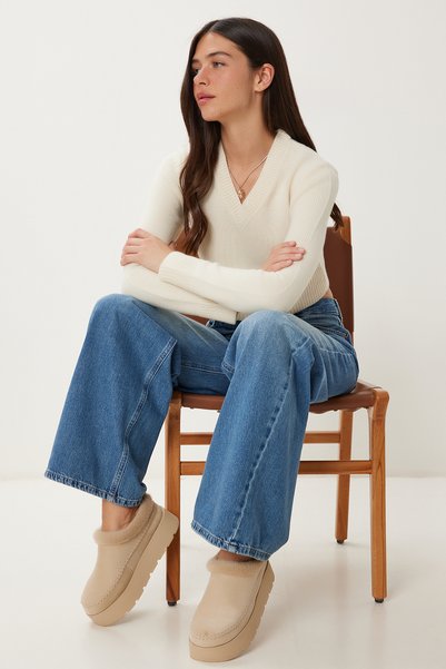 Women's Cream V-Neck Crop Knit Sweater PF00040