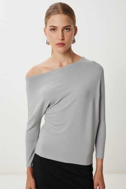 Women's Gray Boat Neck Basic Knitwear Blouse Ub00473