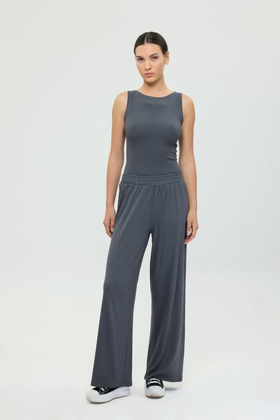 Soft Rib Straight Cut Loose Trousers Smoked