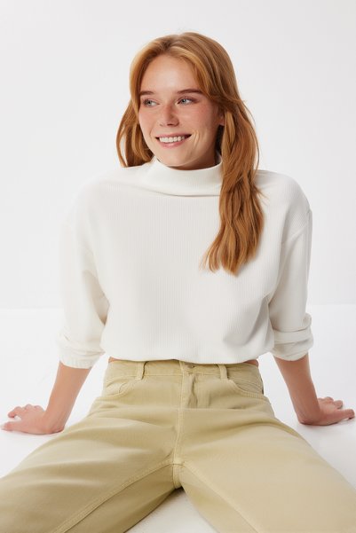 Women's Ecru Elastic Waisted Ribbed Knitted Crop Sweater Mx00265