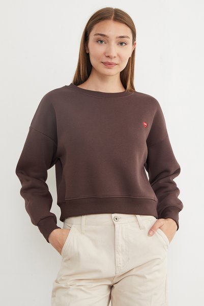 3 Yarn Heart Embroidered Crew Neck Sweatshirt