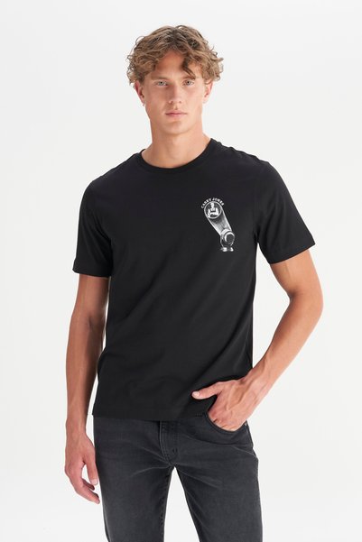 100% Cotton Regular Fit Regular Cut Crew Neck T-Shirt