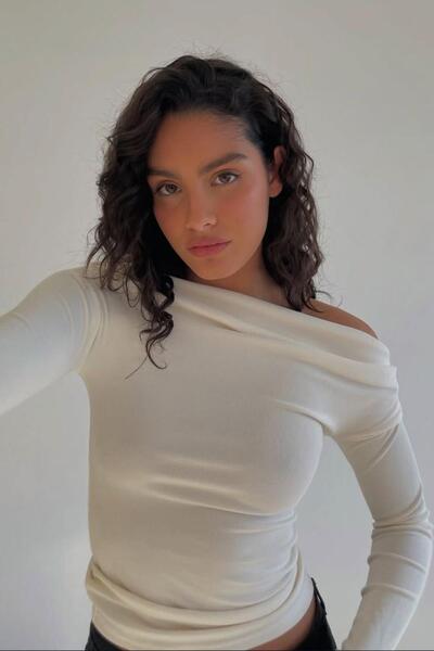 White Women's Off Shoulder Long Sleeve Blouse Mg2567