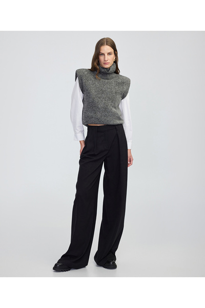 Wide Leg Fit Pants with Contrasting Belt