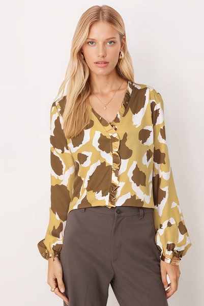 Women's Green Blouse with Ruffled Collar and Elasticated Long Sleeves at the Front Arm-25Y001015