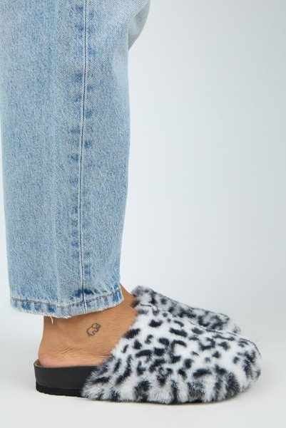 Leda Women's Plush Plain White Leopard Slippers