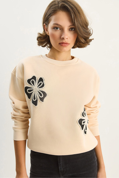 Women's Beige Crew Neck Floral Embroidered Three Thread Ribbed Sweatshirt 60601045