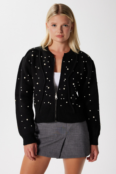 Pearl Mont Look Pearl-Studded Black Cardigan