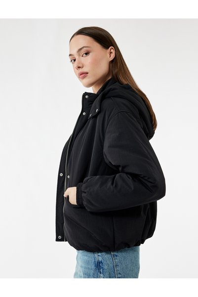 Pocketed Zippered Water Repellent Long Sleeve Hooded Short Puffer Coat