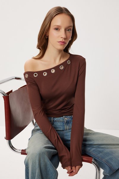 Asymmetrical Ring Knitted Blouse Lub0277 Brown