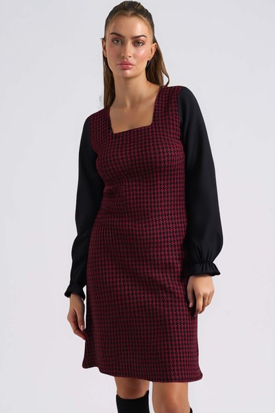 Women's Burgundy-Black Plaid Square Neck Long Sleeve Dress Arm-22Y001182