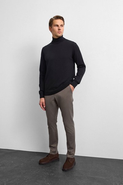 Black Regular Fit Turtleneck Knit Sweater