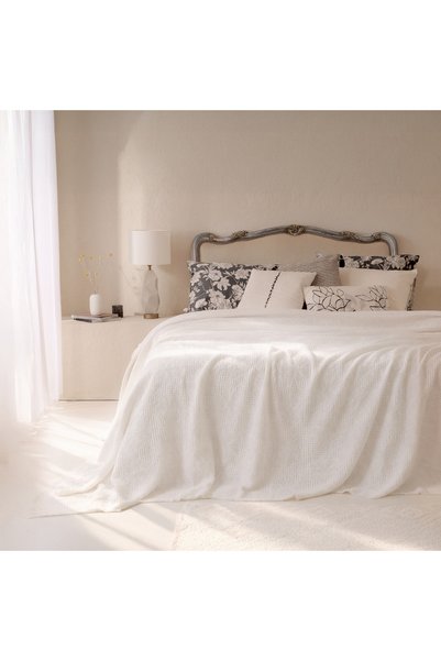 Soft Fleur Double Bedspread - White - 210x240 cm