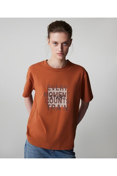 T-shirt with slogan and visual print