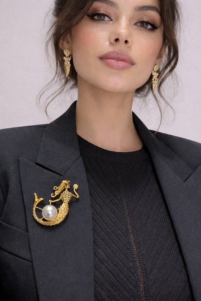 Pearl Detailed Mermaid Figure Stone Brooch