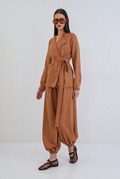 Cinnamon Sofia Linen Elastic Cuff Jogger Pants and Self-Belted Jacket Set Alc-X15299