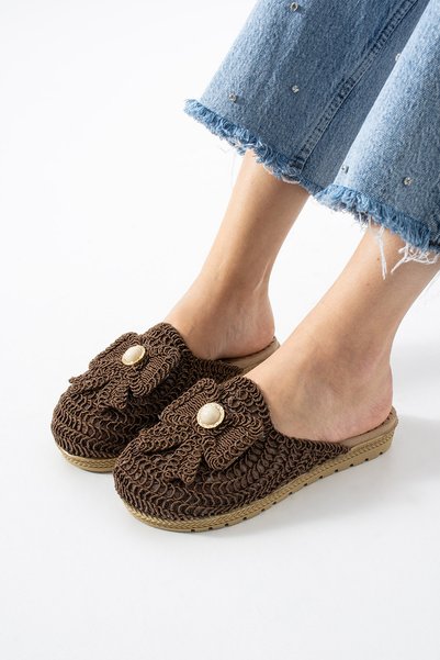 Brown Closed-Front Bowtie Straw Knit Outdoor and Home Slippers