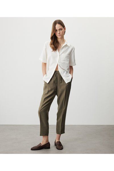 Carrot Fit Waist-Tied Trousers