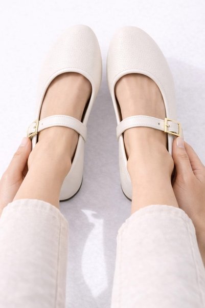 Stylish Women's Ballerina Shoes with Single Strap and Gold Buckle and Elastic