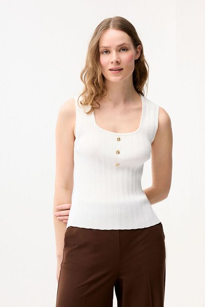 Sleeveless Buttoned Knitwear Blouse