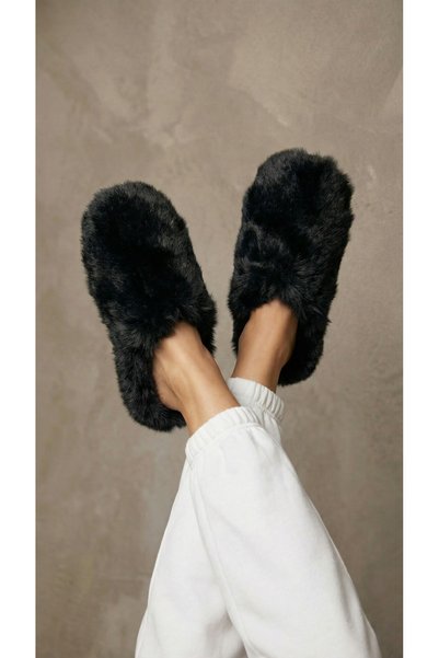 Women's Black Closed-Front Extra Long Soft Furry House Slippers 2cm Bynd04