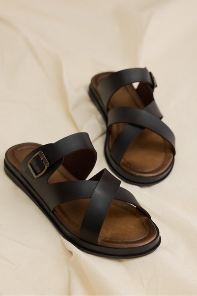 Women's Black Comfortable Thermo Sole with Buckled Cross Straps Slipper