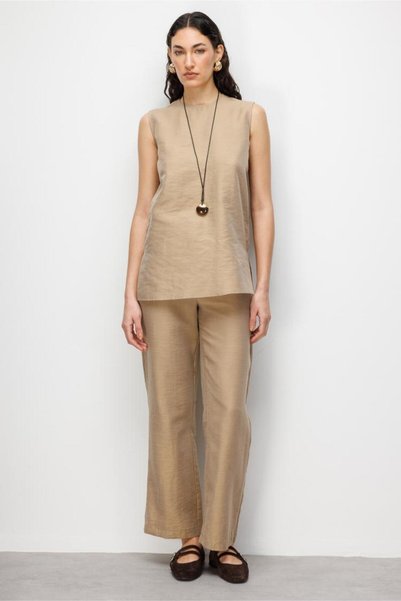 Beige Color Sleeveless Basic Blouse