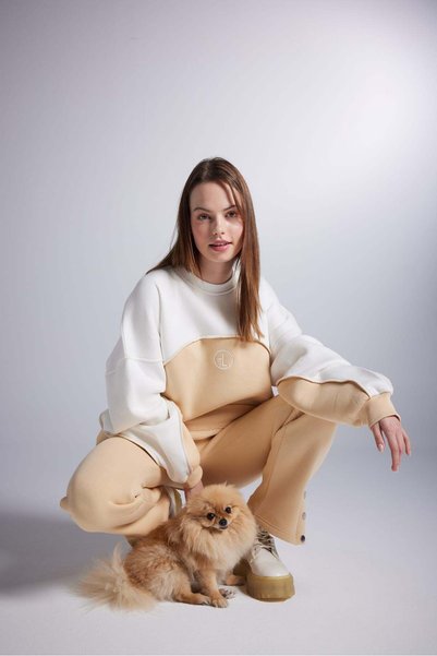 Raised 3 Thread Fabric Logo Oversize Nola Sweatshirt Beige