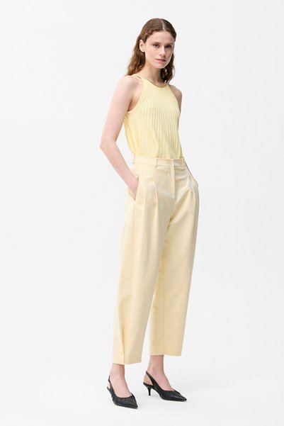 Button Detailed Pleated Pants