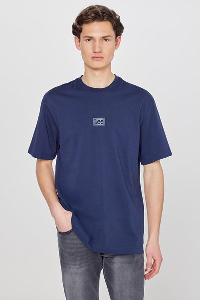 100% Cotton Breathable Fabric Loose Fit Comfortable Cut T-Shirt with Logo Detail