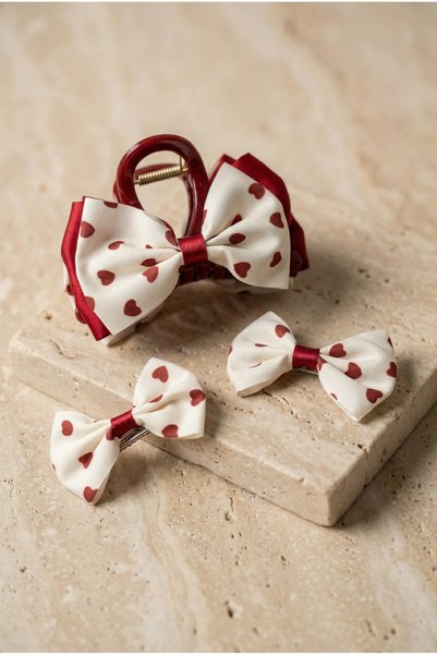 Heart Patterned 3-Piece Buckle Ecru
