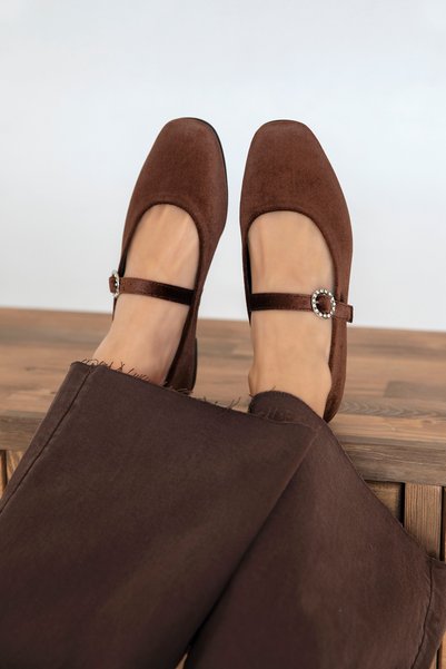 Berny Women's Belt Detail Velvet Ballerina Brown
