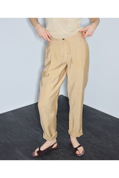 Waist-Tied Carrot Pants