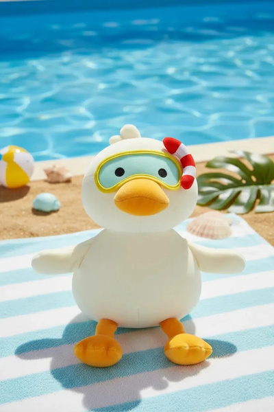 Лиценцирана плишана играчка патка нуркач со шнорхел – 27 cm