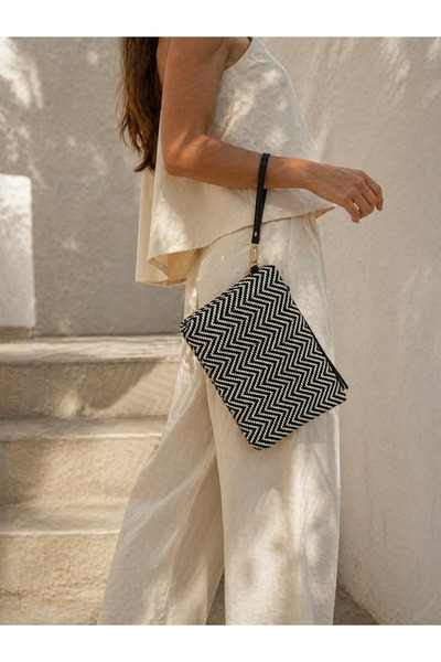 Black Women's Clutch Bag – Modern Textured Design, Stylish & Everyday Use