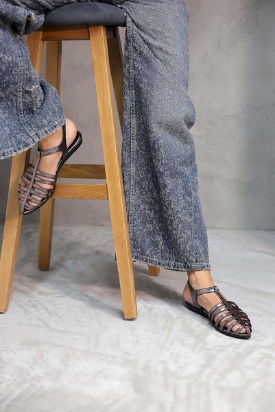 Women's Platinum Palmi Ankle Strap Pointed Toe Leather Sandals BYND24900