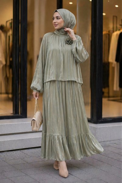Mint Green Blouse Skirt Set with Elastic Sleeves and Bronchial Detail