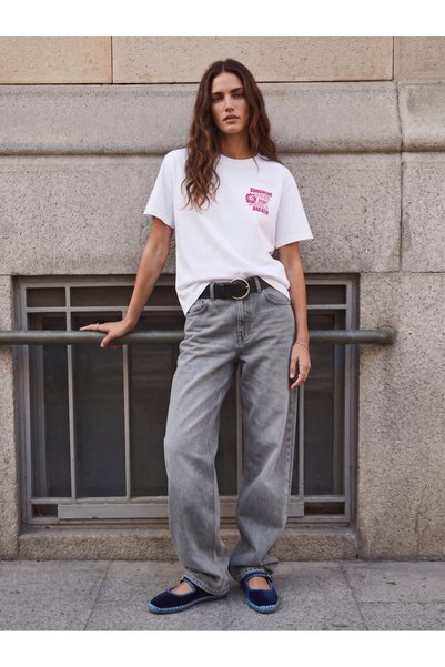 Relaxed White T-Shirt with Floral Pattern