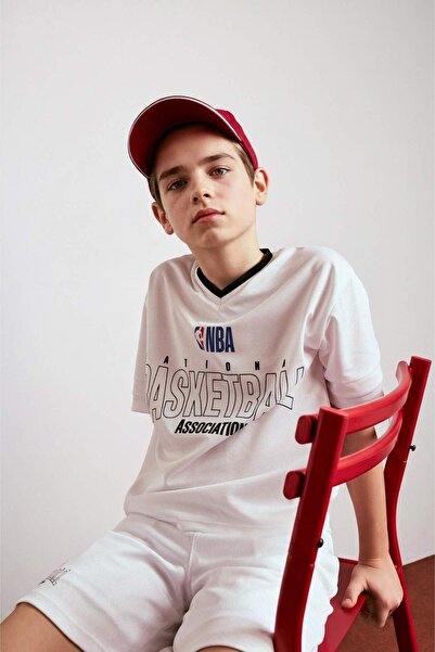 NBA New Regular Fit маица со V-деколте и кратки ракави за момчиња H2898A826HS
