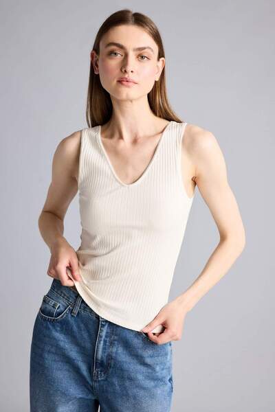 Slim Fit маичка со V-израз и ребраста ткаенина H6056AX26SM