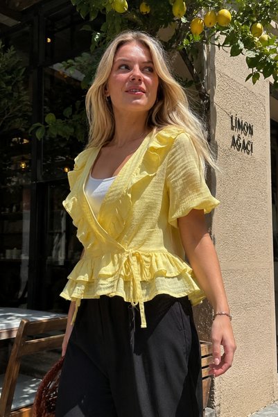 Women's Yellow Double Breasted Collar Ruffle Detailed Short Sleeve Tie Front Blouse Arm-26Y001075