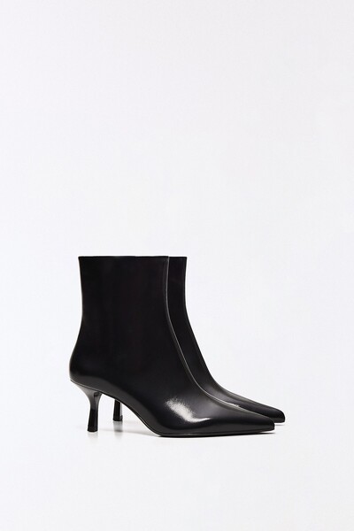 SHORT POINTED HEEL BOOTS