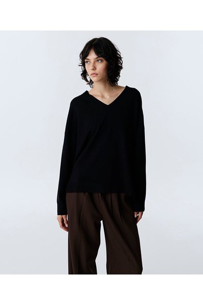 V neck knitwear