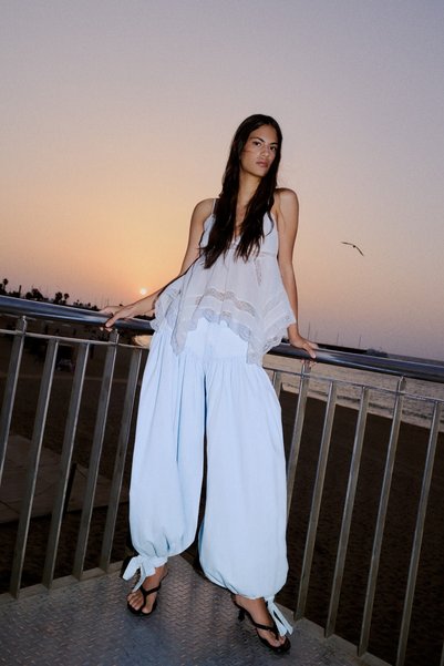 Balloon Fit Light Colored Knotted Jeans