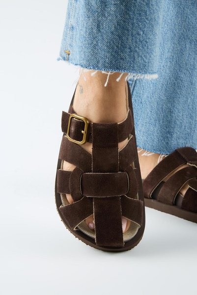 Benito Women's Leather Genuine Leather Buckle Caged Brown Slippers