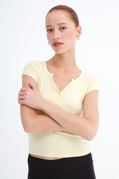 Buttoned Basic T-Shirt P0456