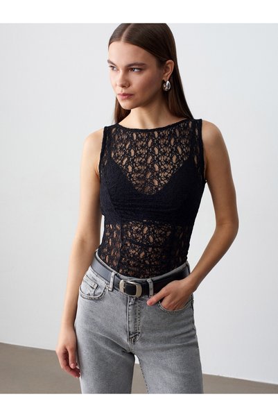 21202 Lace Detailed Sleeveless Top-Black