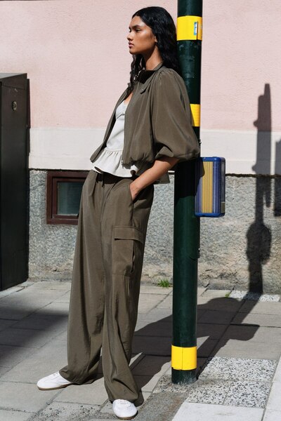 Barrel-Leg Cargo Pants