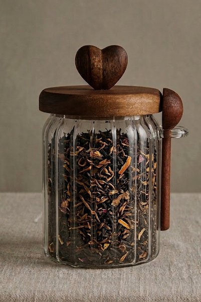 Heart Vacuum Large Size Acacia Lid, Glass Jar with Spoon, Spice Jar 570 ml